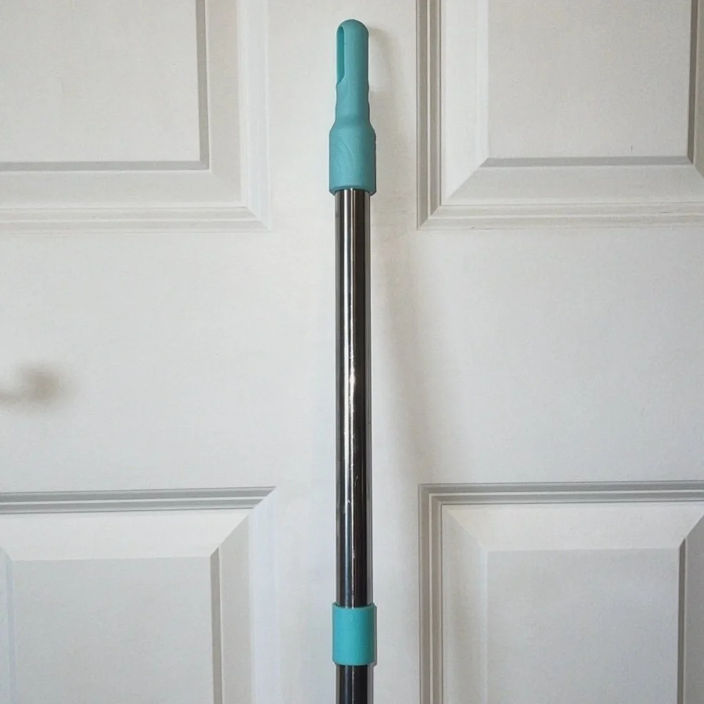Full sized standing 3 foot 10” Pet hair remover brush for carpets. Like new.